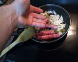 Foto del paso 2 de la receta Salchichas al vino blanco con jalapeños
