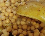 A picture of step 5 of Khatti meethi chana chat.