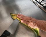 Foto del paso 2 de la receta: Tajadas fritas de plátano amarillo
