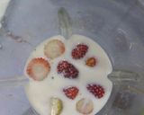 Foto del paso 2 de la receta: Panna cotta de fresa con reducción de jamaica y mezcal