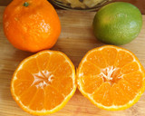 Foto del paso 2 de la receta: Piña y arándanos con zumo de mandarina y lima