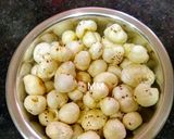 A picture of step 1 of Makhana Sweet.
