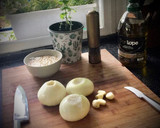 Foto del paso 2 de la receta: Pollo con piñones —estilo mi iaia Paquita, que llamaba: Pollo rustido—