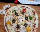 A picture of step 2 of Mushroom pizza.