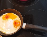 Foto del paso 4 de la receta: Revuelto de gulas, piñones y huevo
