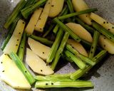 সজনে ডাঁটা আলু পোস্ত (sojne data aloo posto recipe in Bengali) রেসিপির ধাপ 2 ছবি
