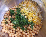 Foto del paso 2 de la receta: Ensalada veraniega de garbanzos con vinagreta