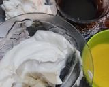 Foto langkah ke 3 dari resep Black Hurricane Chiffon Roll Cake Ketan Hitam.