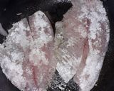 Foto del paso 2 de la receta: Filete de pescado en salsa de morrón