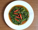 Foto langkah ke 3 dari resep Tumis Kangkung Tiram Tauco.
