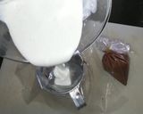 A picture of step 4 of Chocolate Oreo mousse.