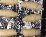 A picture of step 7 of Stuffed crescent rolls.