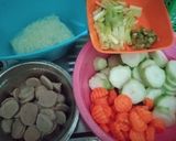 Foto langkah ke 1 dari resep Sop oyong bakso.