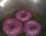 Foto langkah ke 7 dari resep Donat ubi ungu lembut.