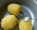 Foto langkah ke 1 dari resep Sosis keju gulung kentang.