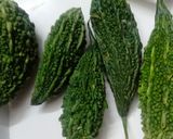 करेले की भुजिया(karele ki bhujiya recipe in hindi) रेसिपी चरण 1 फोटो