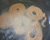 புழுங்கல் அரிசி கார முள்ளு முறுக்கு(mullu murukku recipe in tamil) ரெசிபி ஸ்டேப் 4 புகைப்படம்