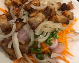 รูปขั้นตอนการทำที่ 4 ของ ยำล้างตู้เย็น (หนังหมูผสมหมูกรอบ)