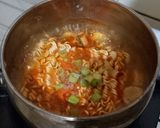 Foto langkah ke 3 dari resep Fish Cake Ramyeon.