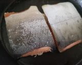 Foto del paso 3 de la receta: Salmón con ajito y limón