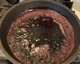 Foto del passaggio 1 della ricetta Pere caramellate nel vino con il gongorzola