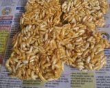A picture of step 4 of Puffed rice chikki.