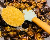Hình bước làm 3 của món Nấm hương xào xì dầu vị teriyaki