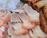 Hình bước làm 1 của món Bánh tráng cuốn thập cẩm