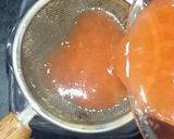A picture of step 3 of Strawberry Icetea  #ramadankitiyari.