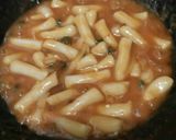 Foto langkah ke 8 dari resep Topokki Asam Manis.