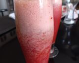 Foto del paso 3 de la receta: Limonada de frutilla y menta fácil