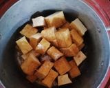 Hình bước làm 1 của món Đậu hủ khìa nước dừa mix cơm dừa