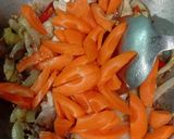 Foto langkah ke 2 dari resep Capcay ayam udang simpel.