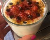 Foto del passaggio 3 della ricetta Yogurt Greco con Fragole Calde e Cioccolato Fondente