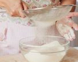 Foto del paso 3 de la receta: Tarta de coco (sólo apta para amantes del coco)