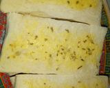 Foto langkah ke 3 dari resep Garlic Bread.