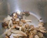 Hình bước làm 2 của món Canh nấm ngũ sắc