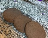 صورة لخطوة 4 من وصفة تورتة جنواز الشوكولاتة بكريمة الزبدة 🎂