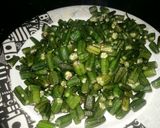 A picture of step 2 of Bhindi masala karahi.
