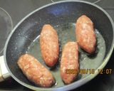 Brokkoli főzelék sajtos kolbászkákkal recept fázis 2 fotója