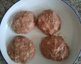 Foto langkah ke 4 dari resep Hamburg with Mushroom Sauce.