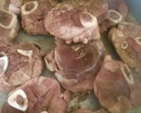 Foto del paso 1 de la receta: Espinazo en salsa verde