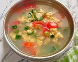 Foto langkah ke 4 dari resep Tan Hua Tang (Sup Tomat Telur).