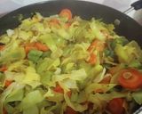 पत्तागोभी की सब्जी (Pattagobhi ki sabzi recipe in Hindi) रेसिपी चरण 2 फोटो