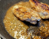 Foto del paso 12 de la receta: Pechugas de pollo rellenas de queso con champiñones