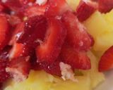 Foto del paso 3 de la receta: Copito de frutas y flores para mamá