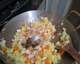 Foto langkah ke 3 dari resep Risoles Ragout isi Ayam Sayuran.