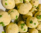 A picture of step 3 of Potato Cheese balls.