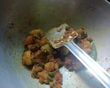 A picture of step 3 of Bread Upma.