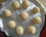 A picture of step 6 of Garlic Cheese Bombs.